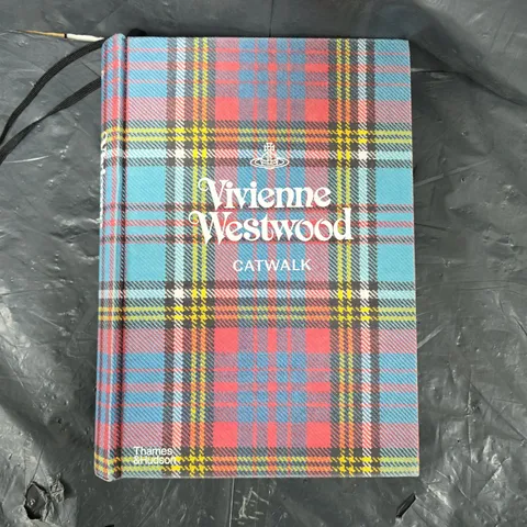 THAMES & HUDSON VIVIENNE WESTWOOD CATWALK 