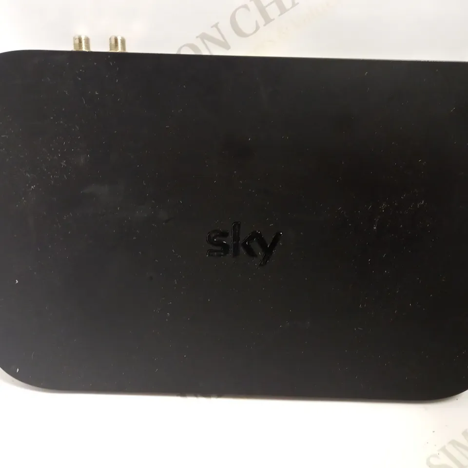 SKY Q SET TOP BOX - ES140
