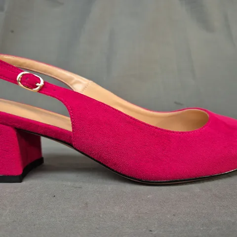BOXED PAIR OF DESIGNER CLOSED TOE BLOCK HEEL SLINGBACK SHOES IN PINK EU SIZE 40