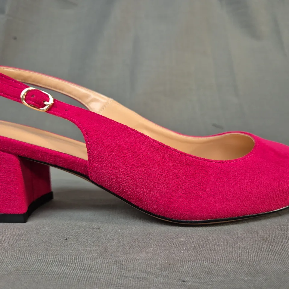 BOXED PAIR OF DESIGNER CLOSED TOE BLOCK HEEL SLINGBACK SHOES IN PINK EU SIZE 40