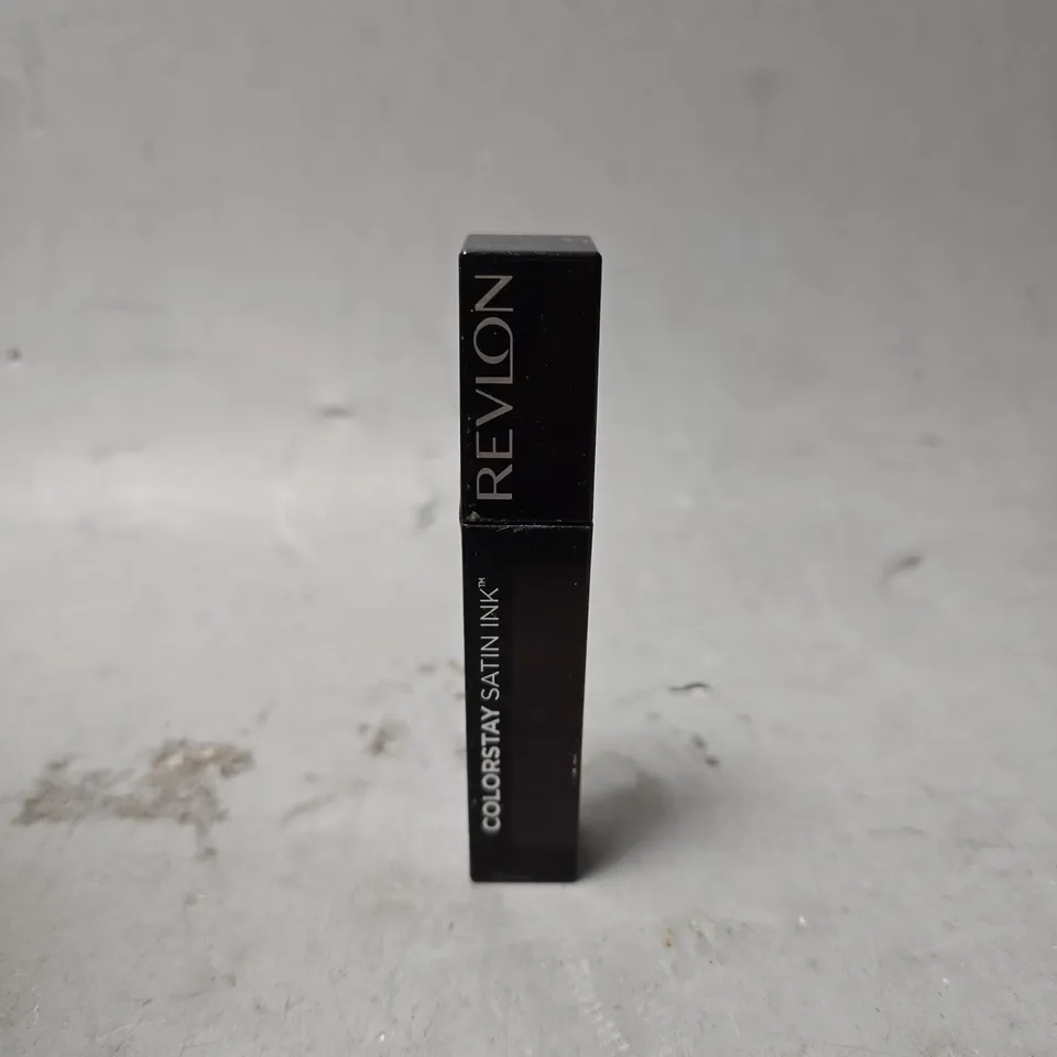 BOX OF APPROIXMATELY 100 REVLON COLOUR STAY SATIN INK 022