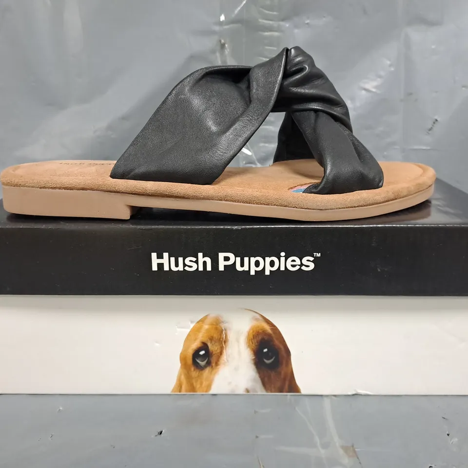 BOXED PAIR OF HUSH PUPPIES WIDE FIT SANDALS IN BLACK SIZE UK 5