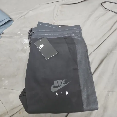 NIKE SLIM FIT TRACKPANTS – BLACK UK L