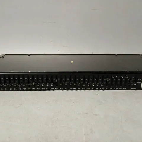 ALESIS S-31Q BAND GRAPHIC EQUALIZER 