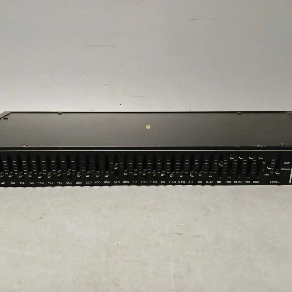 ALESIS S-31Q BAND GRAPHIC EQUALIZER 