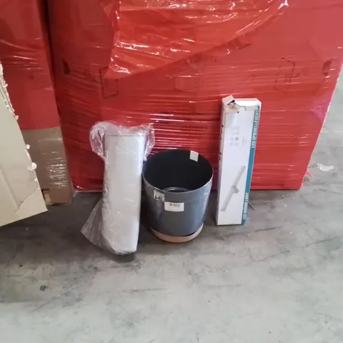 PALLET OF ASSORTED HOUSEHOLD GOODS AND PRODUCTS TO INCLUDE; CARPET, PLANT POTS, MIRROR LIGHTS ETC