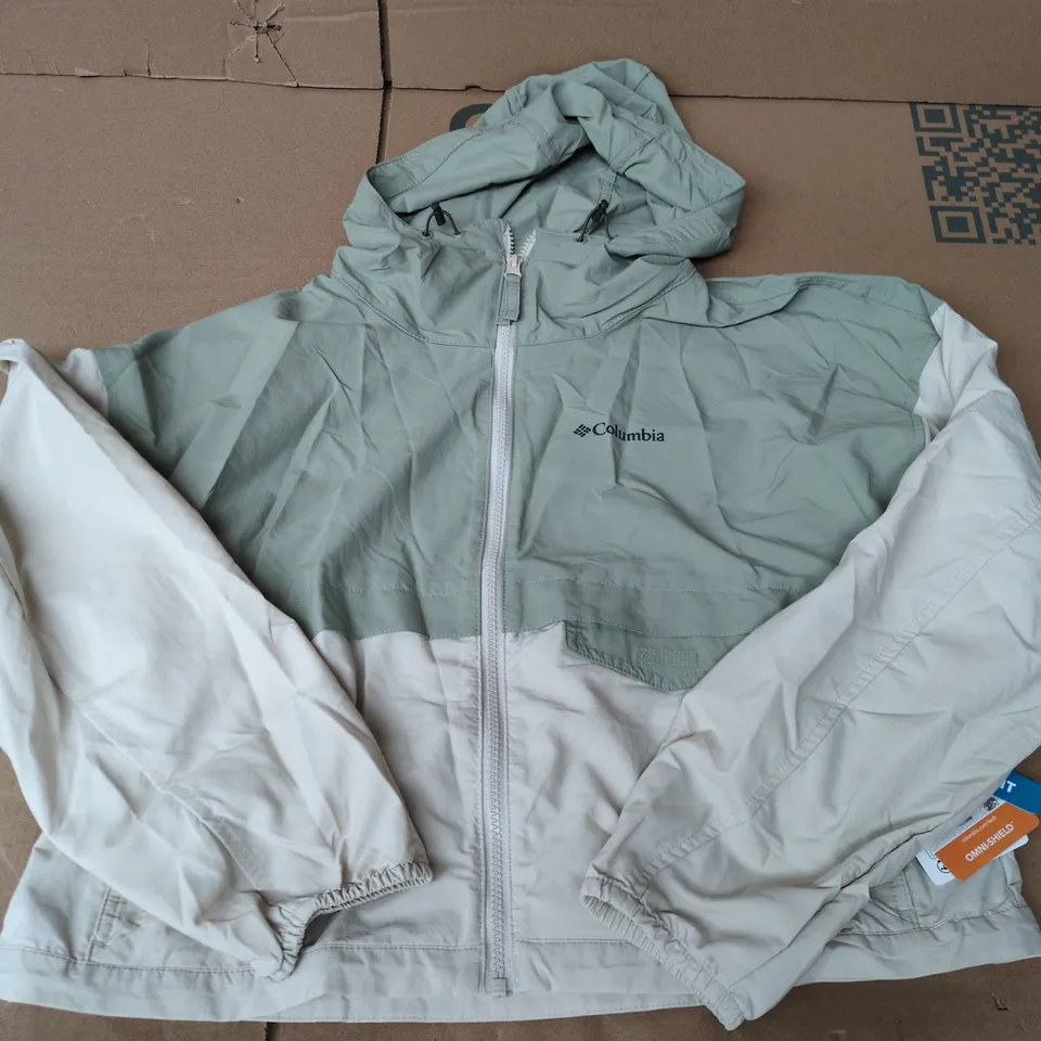 COLUMBIA SPIRE VALLEY CROPPED WINDBREAKER IN GREEN/BEIGE - SMALL