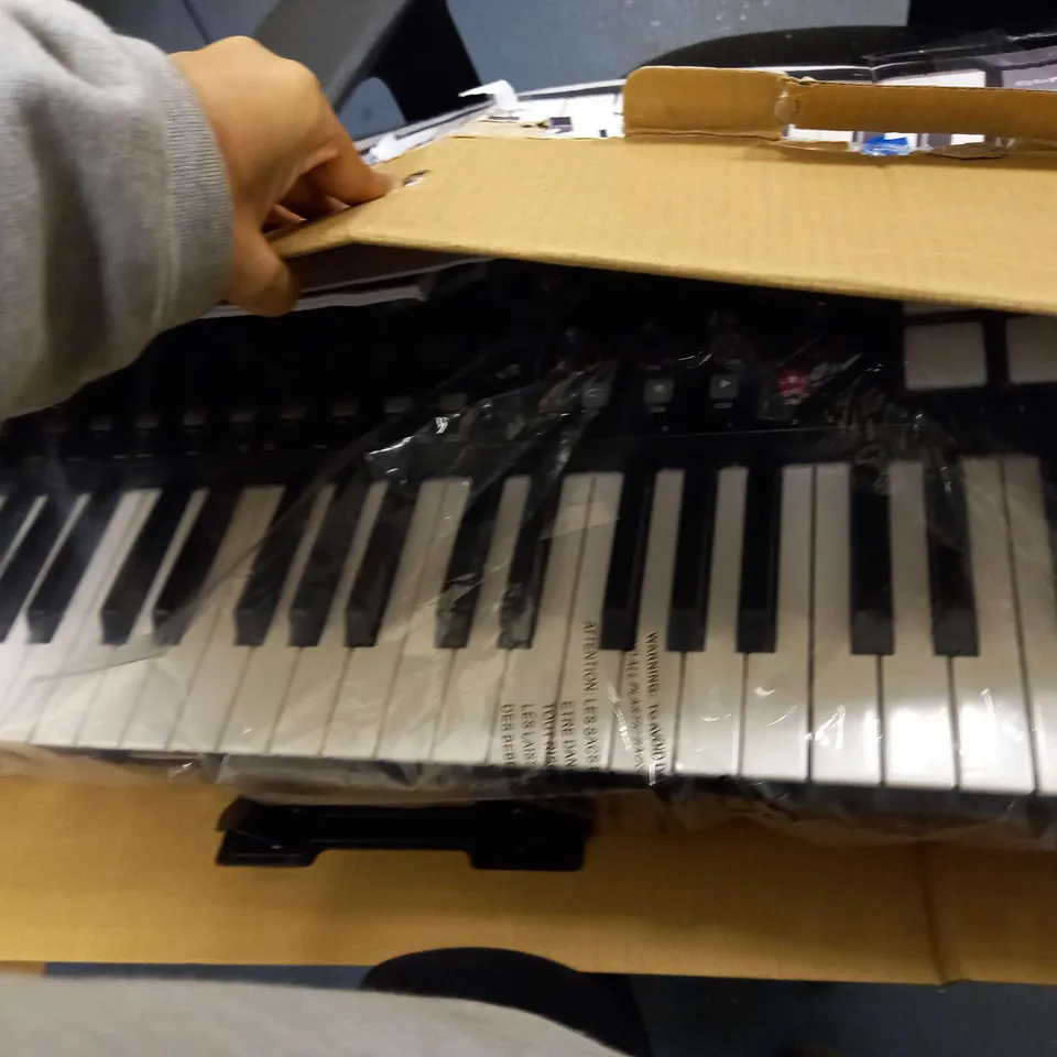 M-AUDIO OXYGEN 49 USB MIDI KEYBOARD CONTROLLER