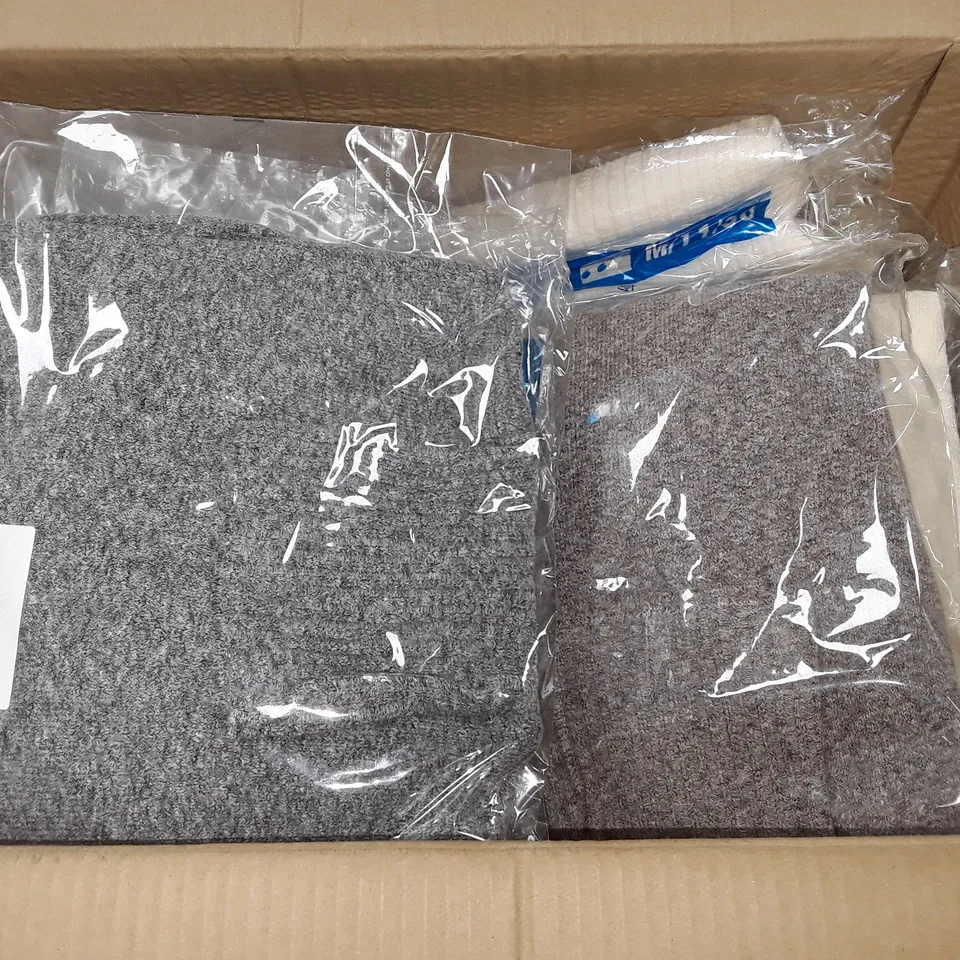 LOT OF APPROXIMATELY 20 ASSORTED HIGH NECK JUMPERS - SIZE UNSPECIFIED 