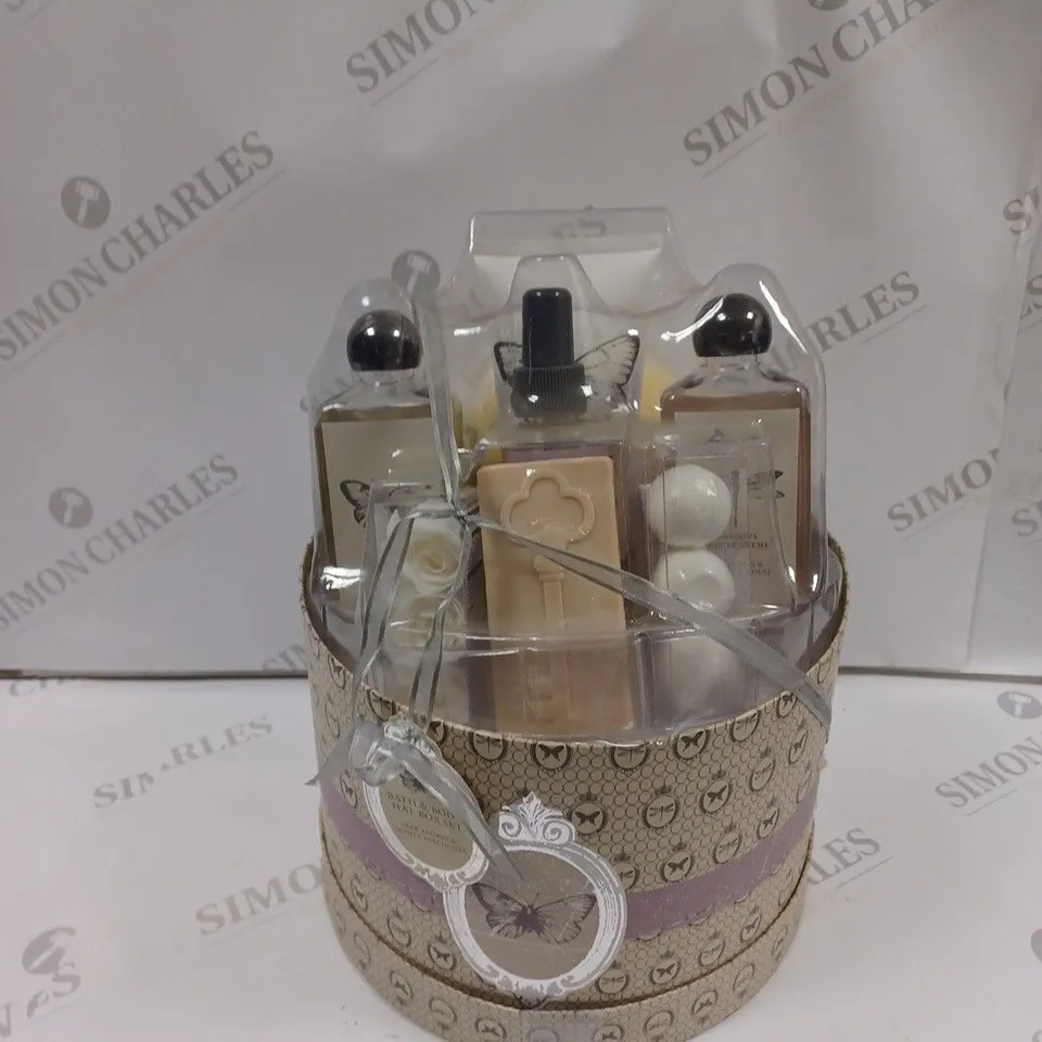 BATH & BODY HAT BOX SET STAR JASMINE & WHITE PATCHOULI
