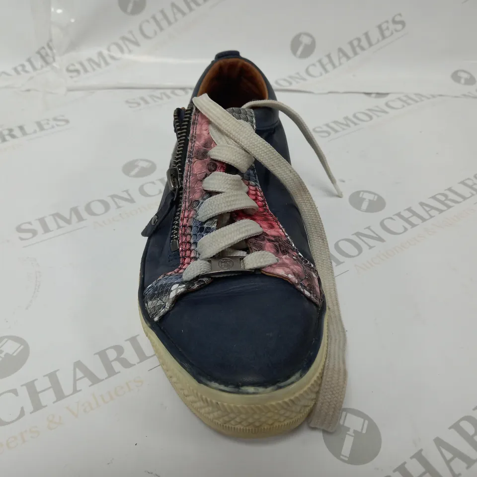 PAIR OF MODA IN PELLE FIZZALI TRAINERS NAVY/MULTI SNAKE SIZE 3