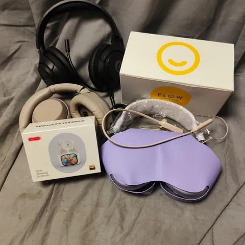 APPROXIMATELY 12 ASSORTED HEADPHONES & AUDIO ACCESSORIES TO INCLUDE FLOW HEADSET PADS, ANC-JM19 EARPHONES, LUCIDSOUND HEADSET, ETC