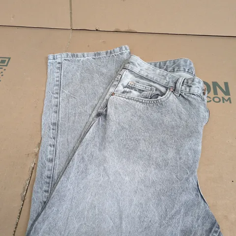 BERSHKA LIGHT-WASH DENIM JEANS β EU 40 / US 31 (UK 31) (VERIFY MODEL)