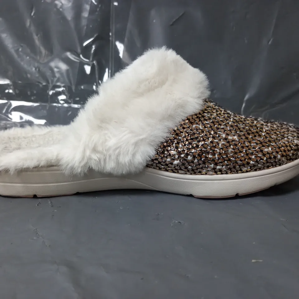 SKECHERS ARCH FIT SLIPPERS GOLD SIZE 5