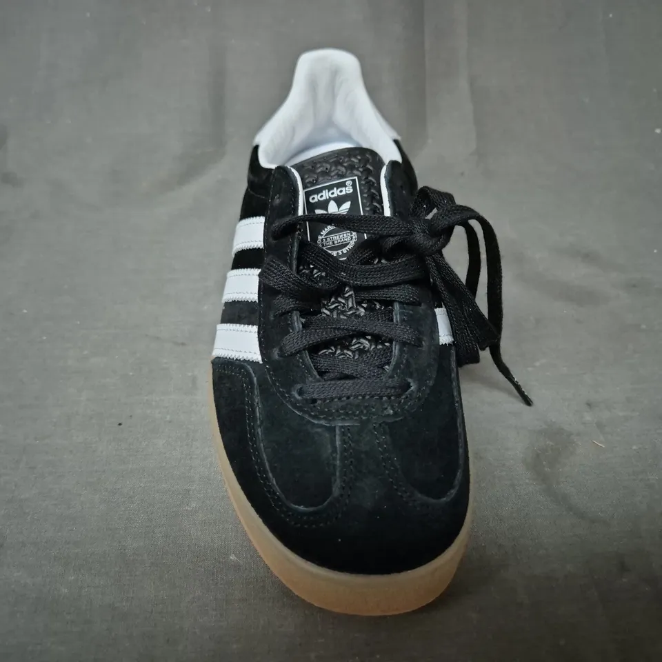 BOXED PAIR OF ADIDAS GAZELLE INDOOR SHOES IN BLACK/WHITE UK SIZE 4.5