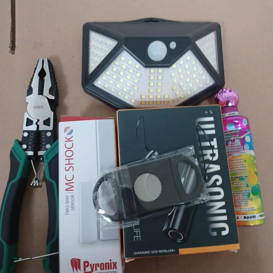 BOX OF ASSORTED HOUSE HOLD ITEMS TO INCLUDE - PLIERS - ULTRASONIC DOG REPELLANT - WALL LIGHT  