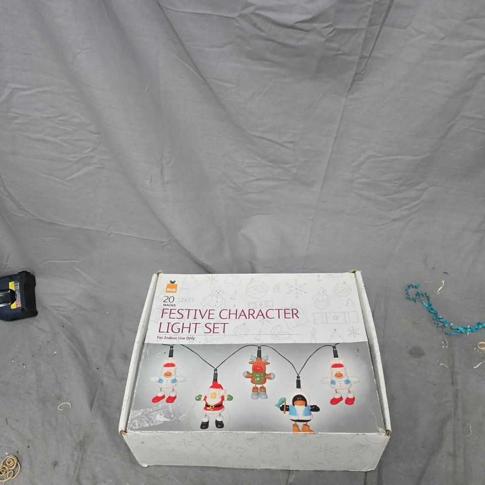 FESTIVE CHARACTER LIGHT SET – INDOOR USE ONLY