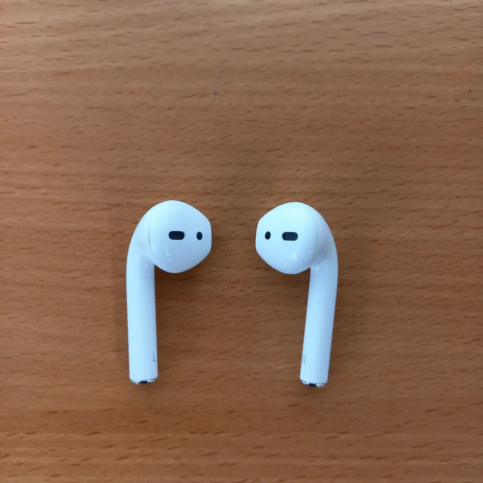 APPLE AIRPODS