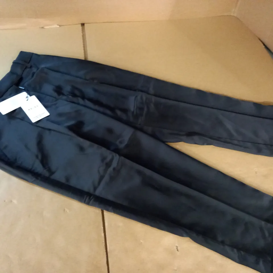 REISS PETITE CICI SATIN TAPER TROUSERS IN BLACK - UK 8 P