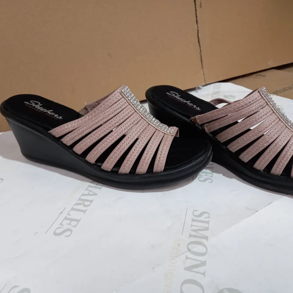 SKETCHERTS WITH MEMORY FOAM BLACK/BROWN SANDALS SIZE 6