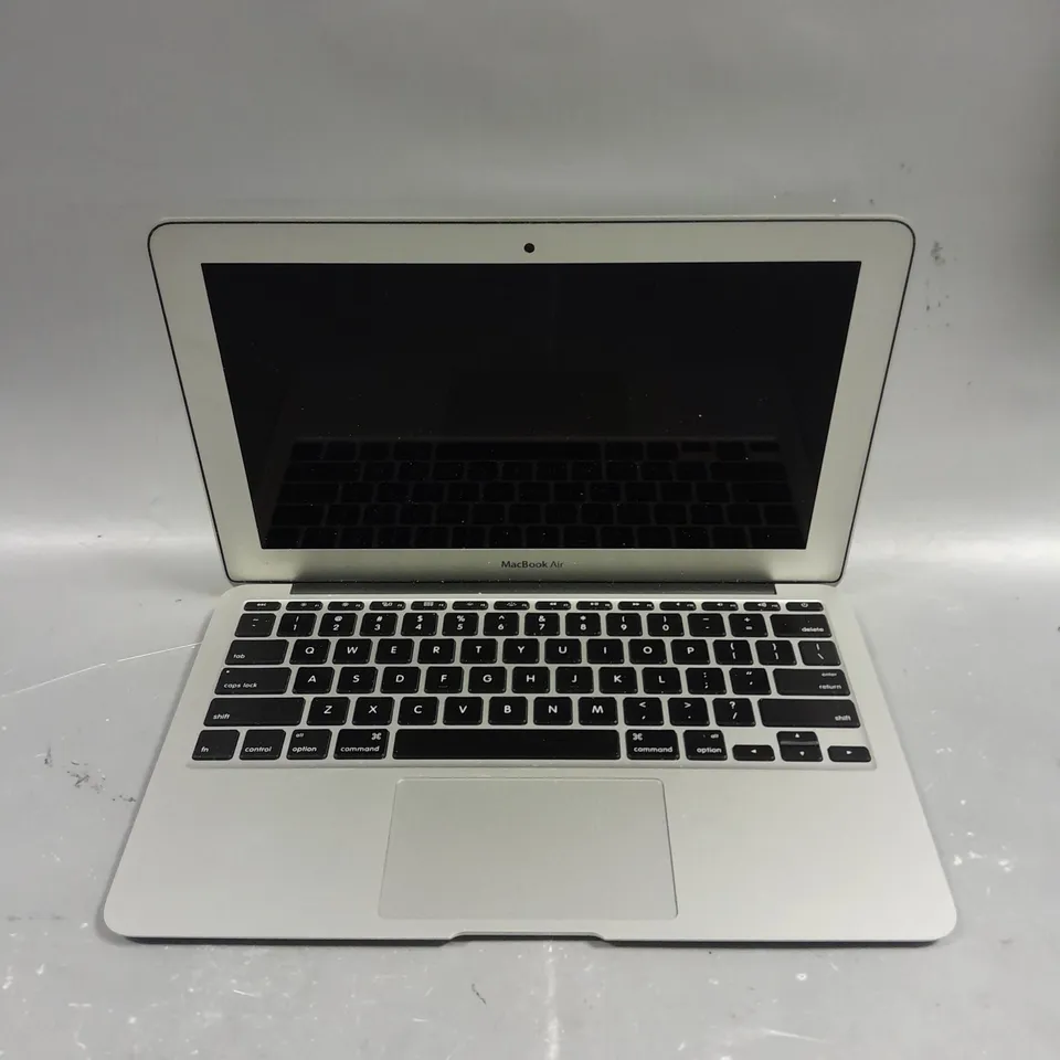 APPLE MACBOOK AIR - A1465