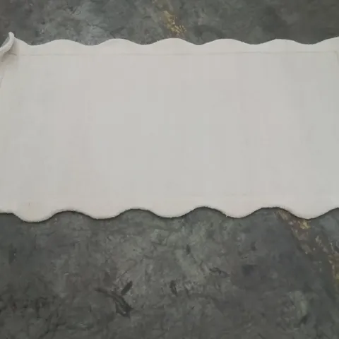 QUALITY DESIGNER AREA RUG - APPROXIMATELY 150X80CM