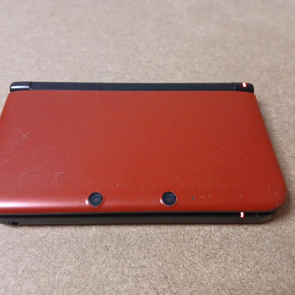 NINTENDO 3DS XL HANDHELD CONSOLE - RED