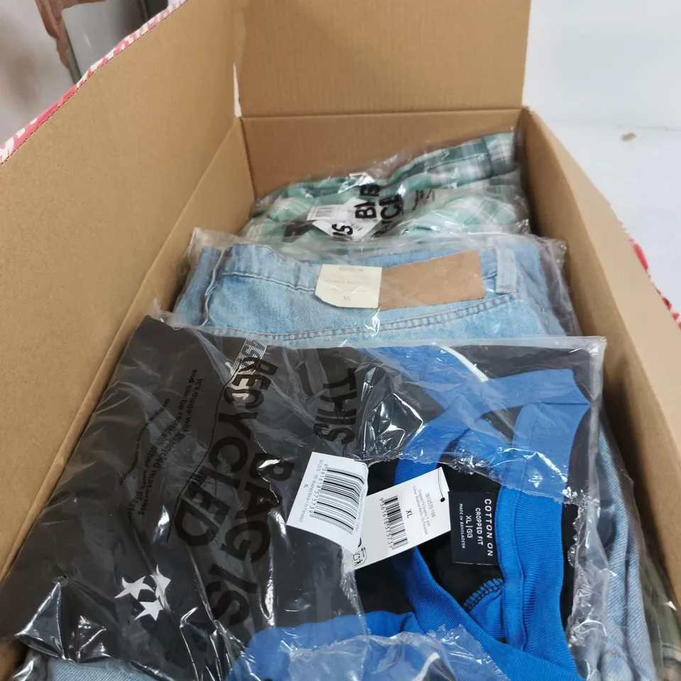BOX OF APPROXIMATELY 20 ASSORTED CLOTHING ITEMS TO INCLUDE TRIBECA LONG SLEEVE SHIRT, BAGGY BOOTCUT JEANS ETC