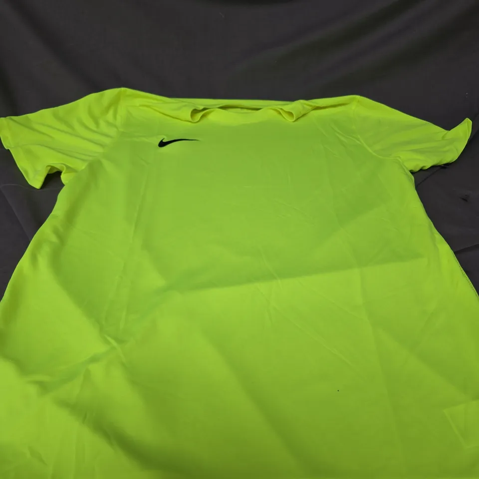 NIKE GREEN RUNNING TOP SIZE XXL 