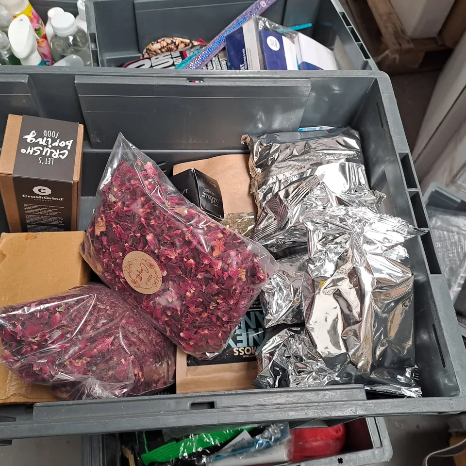 APPROXIMATELY 15 ASSORTED HOUSEHOLD PRODUCTS TO INCLUDE POT POURI, TALLOW & ASH LAUNDRY BAG AND FRIDGE ODOUR NEUTRALISERS