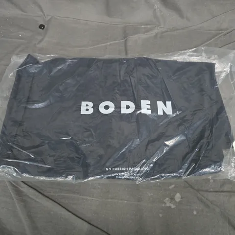 BAGGED BODEN LONGLINE RAIN MAC IN NAVY COLOURBLOCK - UK 12