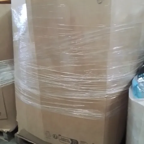 PALLET CONTAINING A LARGE QUANTITY OF HOSES 