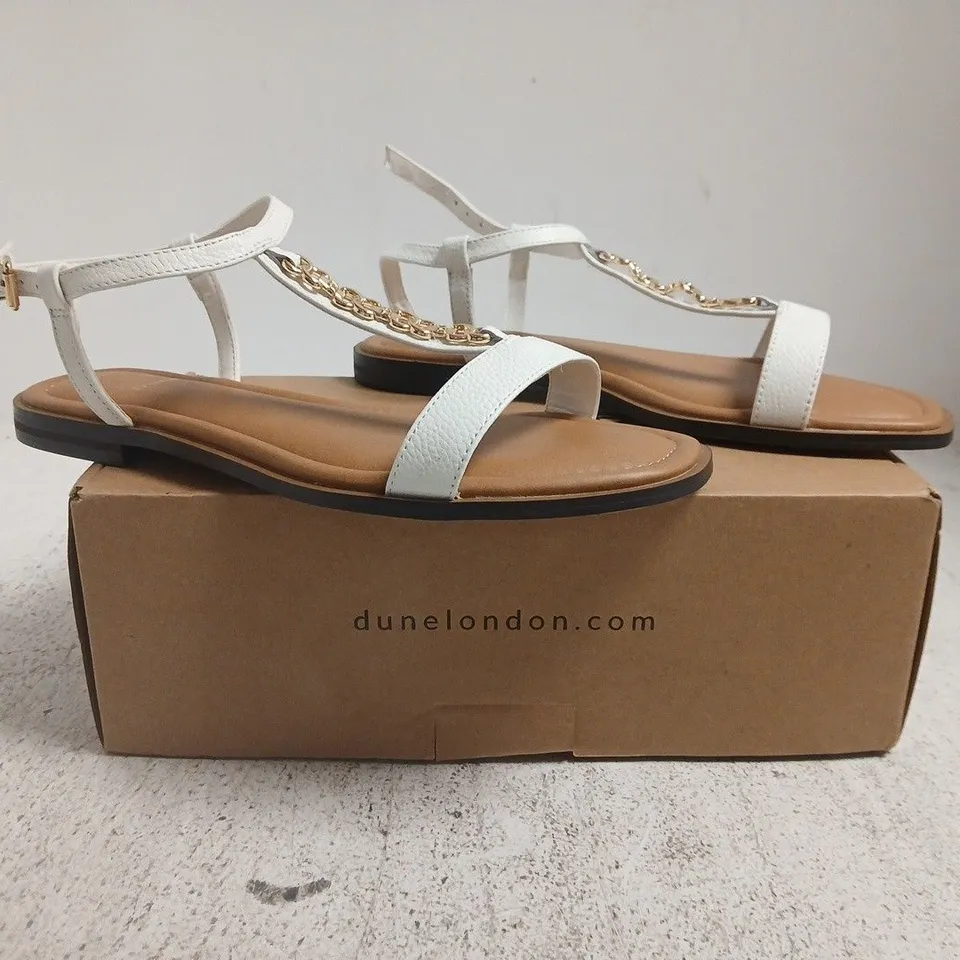 BOXED PAIR OF DUNE LONDON OPEN TOE FLAT SANDALS IN WHITE SIZE 6