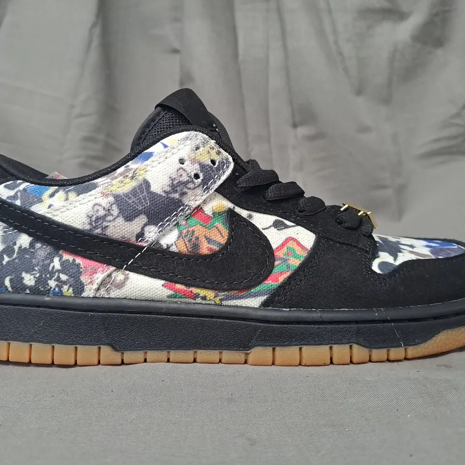 PAIR OF NIKE SUPREME SHOES IN MULTI UK SIZE 7
