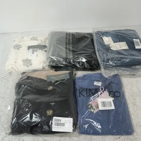 APPROXIMATELY 20 ASSORTED CLOTHING ITEMS IN VARIOUS SIZES, COLOURS & STYLES TO INCLUDE BRANDS SUCH AS SEASALT CORNWALL, KIM & CO, RUTH LANGSFORD, ETC - COLLECTION ONLY