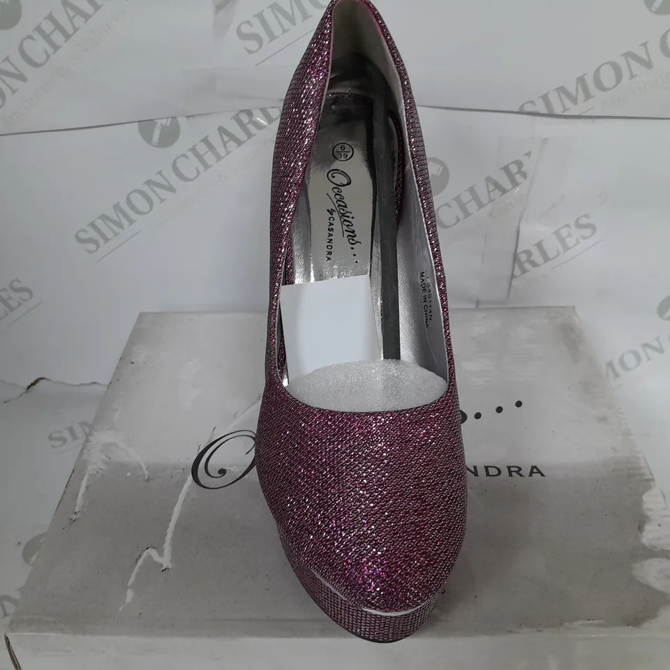 BOXED PAIR OF OCCASSIONS BY CASANDRA CLOSED TOE HEELS IN SPARKLE PINK - SIZE 6