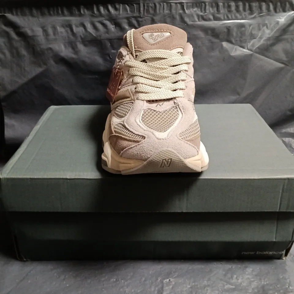 BOXED PAIR OF NEW BALANCE 9060 TRAINERS IN BROWN MULTI SIZE UK 6