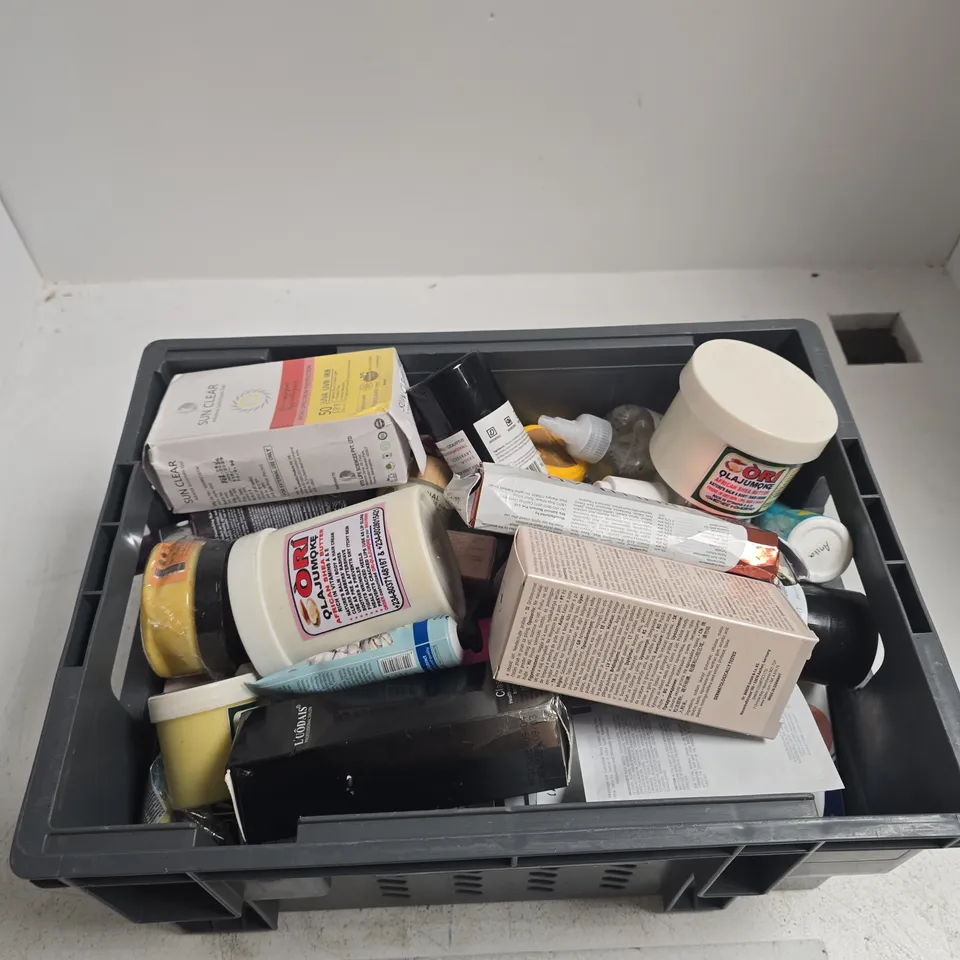 TOTE OF APPROXIMATELY 10 ASSORTED ITEMS INCLUDING SUN CLEAR ADVANCED SUNSCREEN GEL, ORI OLAJUMOKE AFRICAN SHEA BUTTER AND THE BLACK STUFF NATURAL HANDMADE DEODORANT