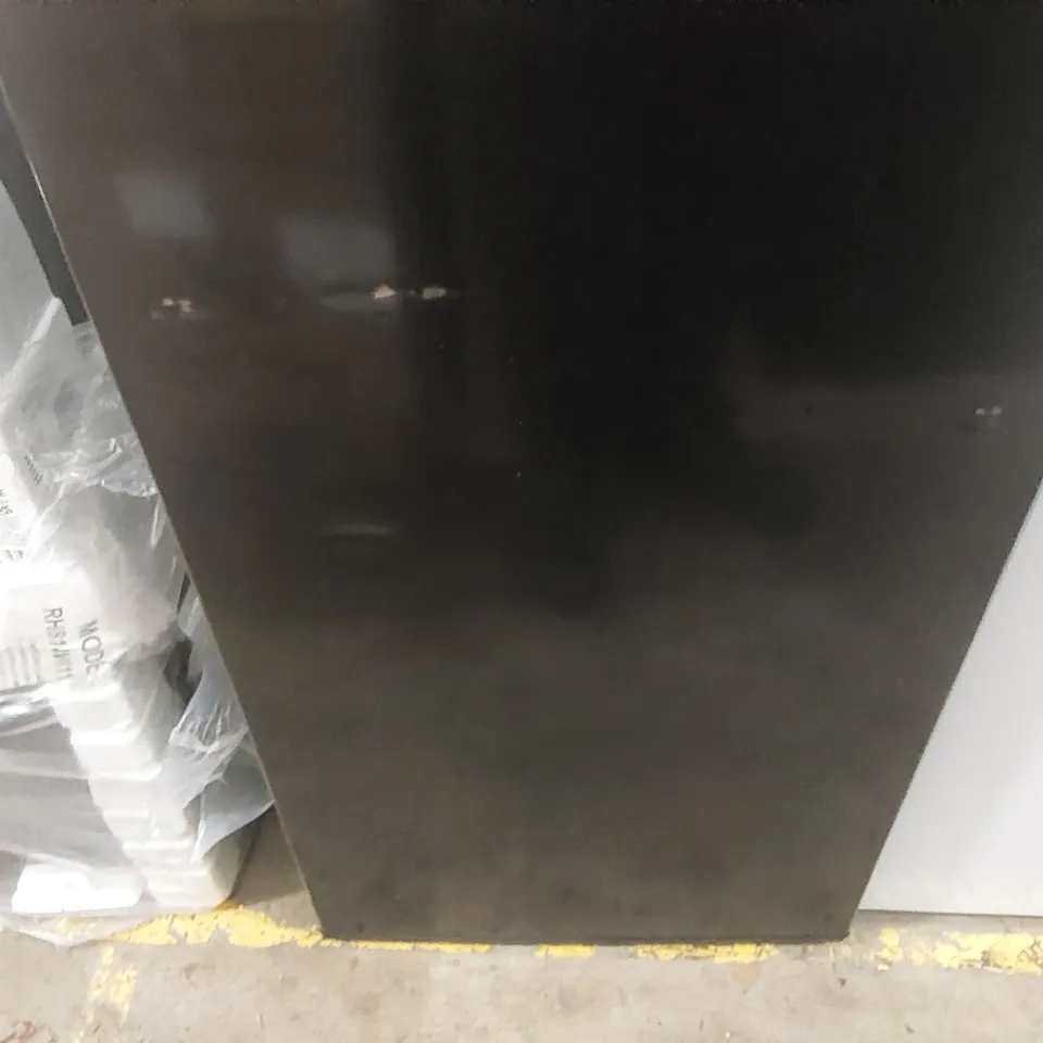 RUSSELL HOBBS UPRIGHT 54CM WIDE FREEZER