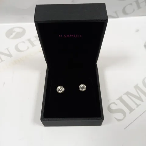 H.SAMUEL SILVER STUD EARRINGS WITH STONE