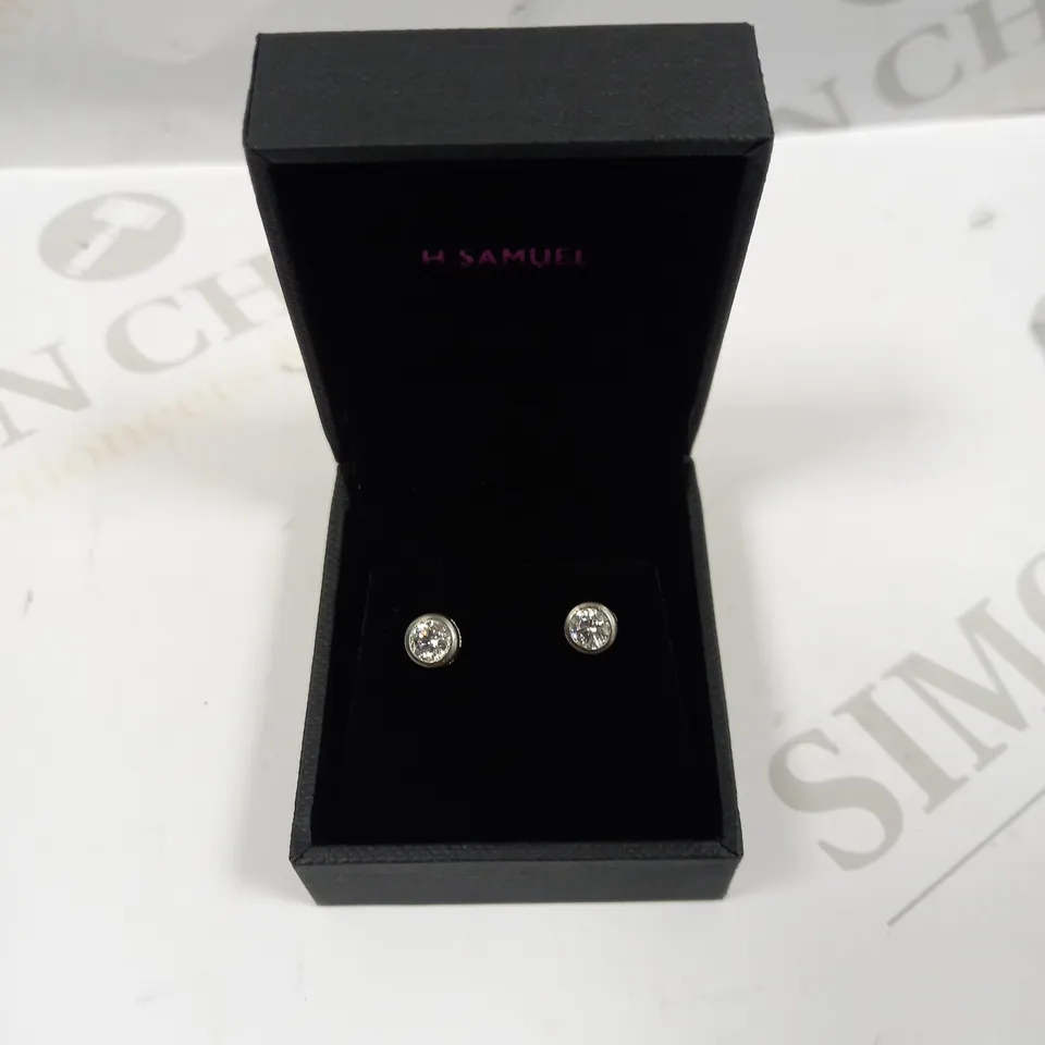 H.SAMUEL SILVER STUD EARRINGS WITH STONE
