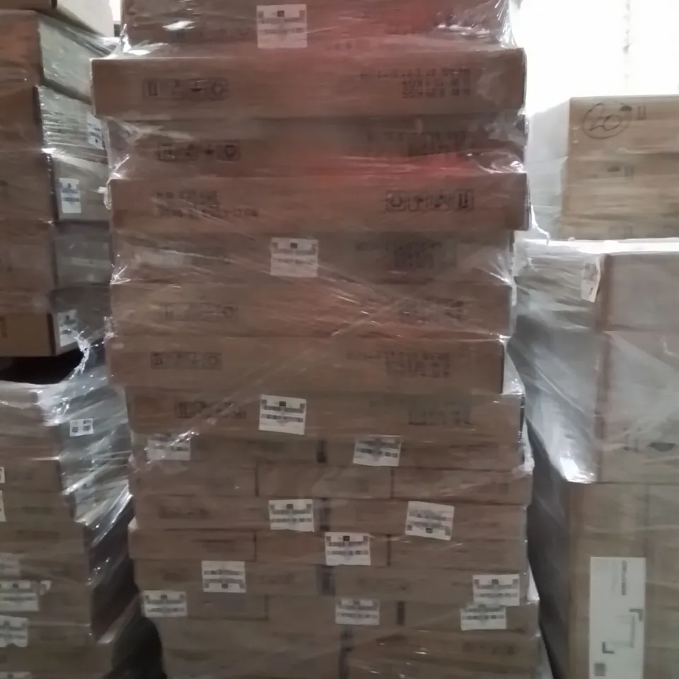 PALLET CONTAINING A LARGE QUANTITY OF BRAND NEW STORAGE BENCHES AND CONSOLE TABLES 