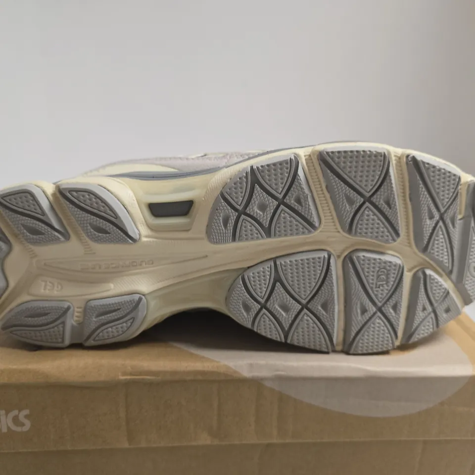 BOXED PAIR OF ASICS RUNNING SHOES – BEIGE/GREY, MEN'S UK 10