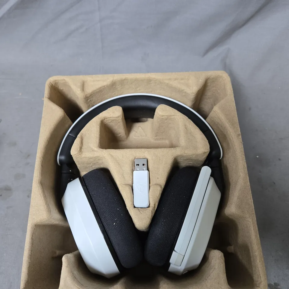 TURTLE BEACH STEALTH 600 GEN3 XBOX MULTIPLATFORM WIRELESS GAMING HEADSET - WHITE
