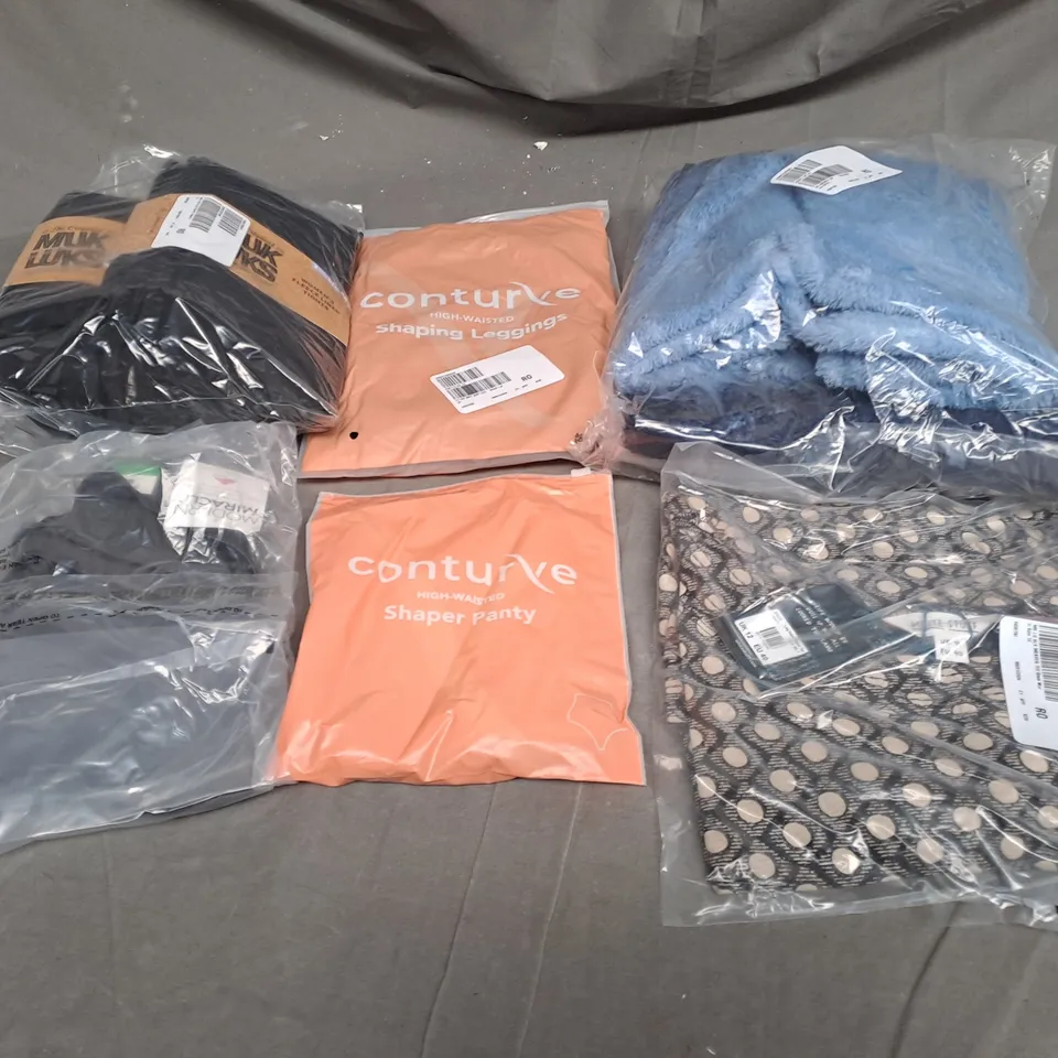 BOX OF ASSORTED CLOTHING ITEMS TOO INCLUDE COATS , TOPS, AND TROUSERS   ETC. 