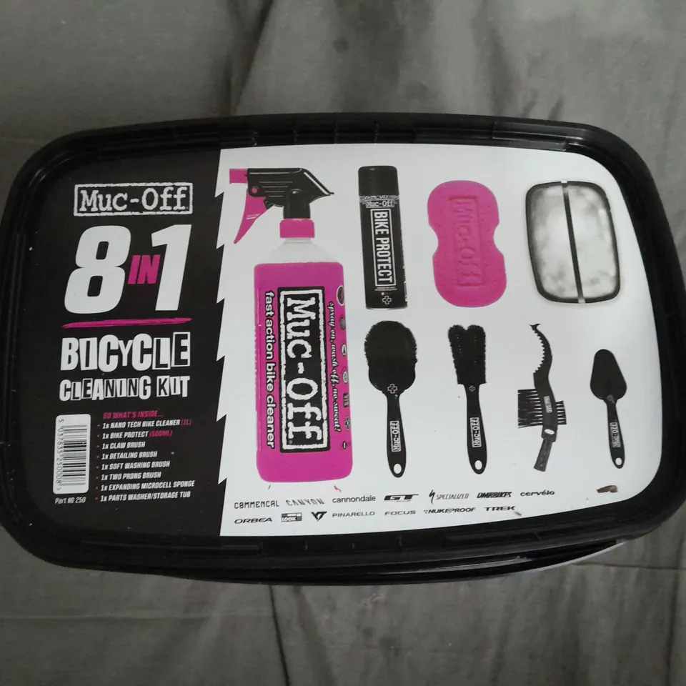 MUC 8 IN 1 BICYCLE CLEANING KIT 