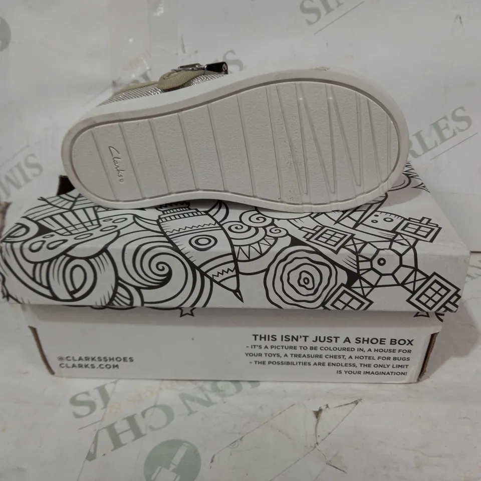 BOXED PAIR OF CLARKS CITY DANCE CHILDREN'S SHOES IN SILVER WITH GLITTER EFFECT UK SIZE 6.5