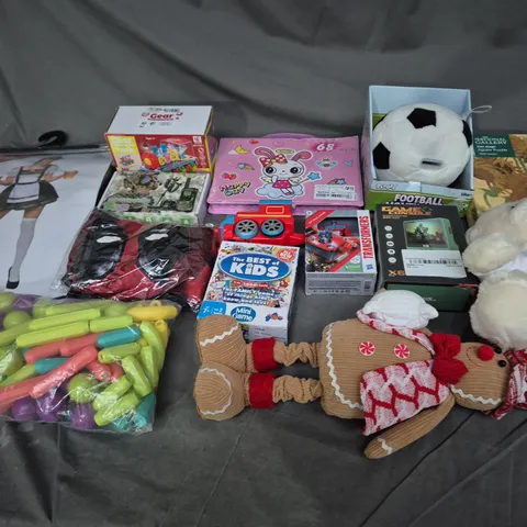 QUANTITY OF ASSORTED TOYS TO INCLUDE PLUSHY BARE, JIGSAW, AND DEADPOOL MASK ETC. 