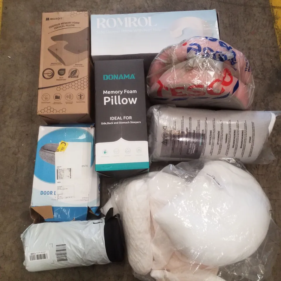 PALLET CONTAINING ASSORTED PILLOWS & CUSHIONS