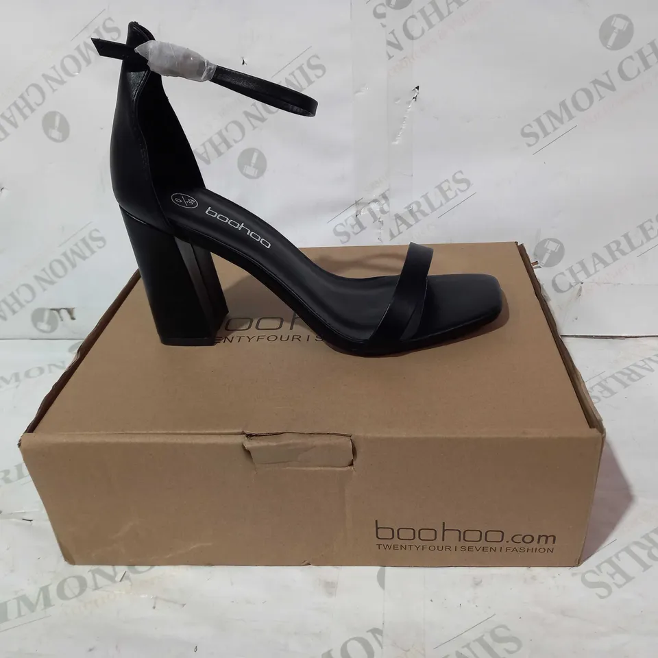 BOXED PAIR OF BOOHOO LEATHER HEELS IN BLACK UK SIZE 6